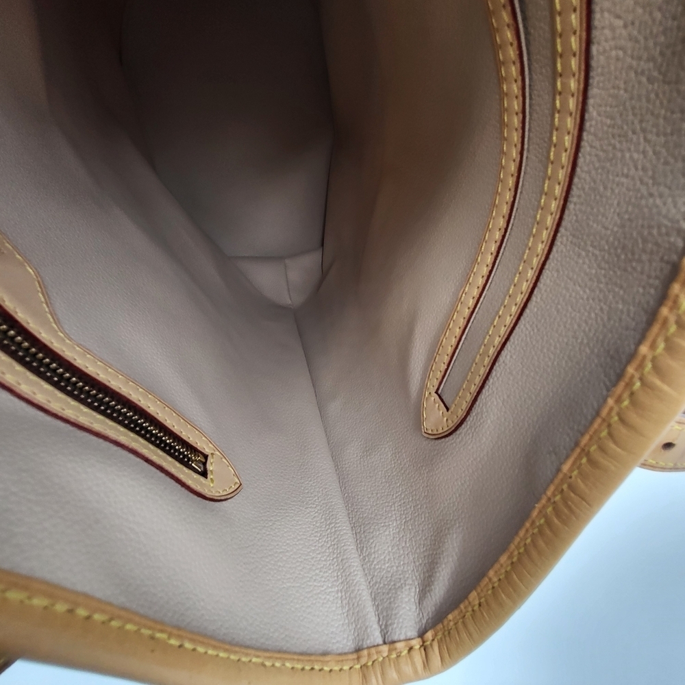 Louis Vuitton Monogram GM Bucket Shoulder Bag, Authentic..!! - Picture 11 of 16